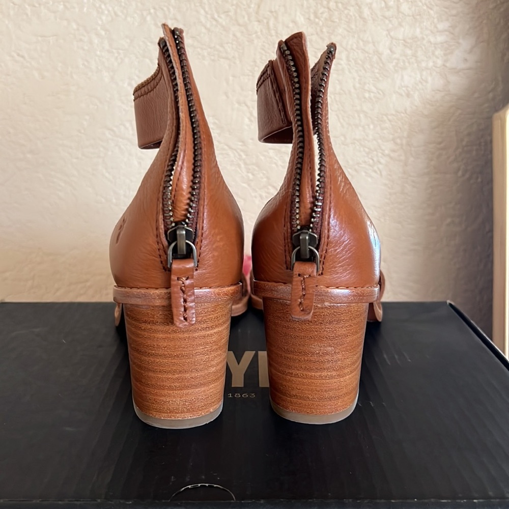 Frye Brielle - Picture 2 of 4